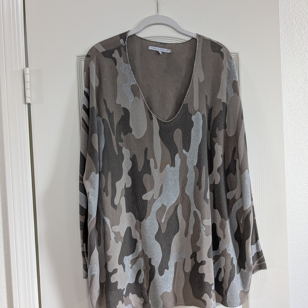 Camouflage V-Neck Women's Top (Size M/L) - Excellent Condidtion!